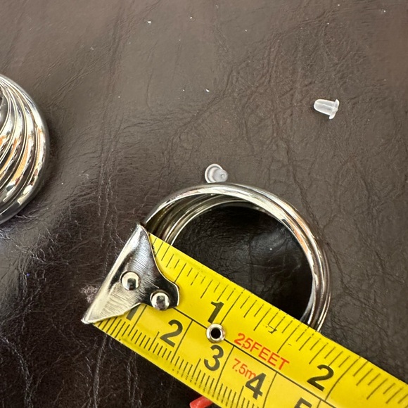 Set of two swirl earrings, gold, and silver - Picture 10 of 14